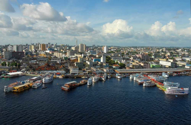 Manaus é a capital do maior estado da região Norte, o Amazonas. *