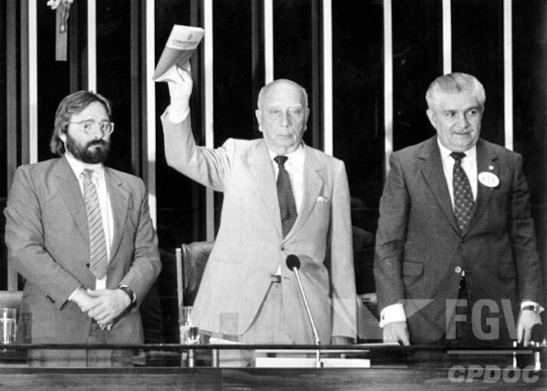Iniciada em 1985, a Nova República teve na promulgação da Constituição de 1988 um dos seus grandes momentos.[1]