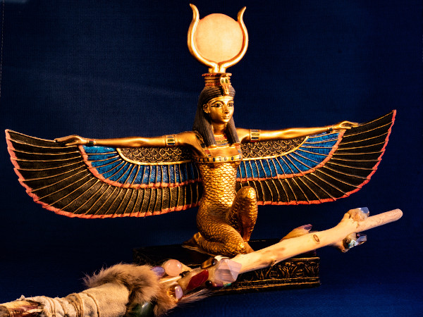 Estátua da deusa egípcia Ísis.