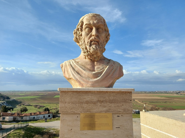 Busto de Homero em texto sobre Período Homérico da Grécia.