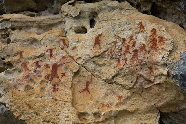 Pintura rupestre em parede do Parque Nacional do Catimbau, Pernambuco, Brasil.[1]