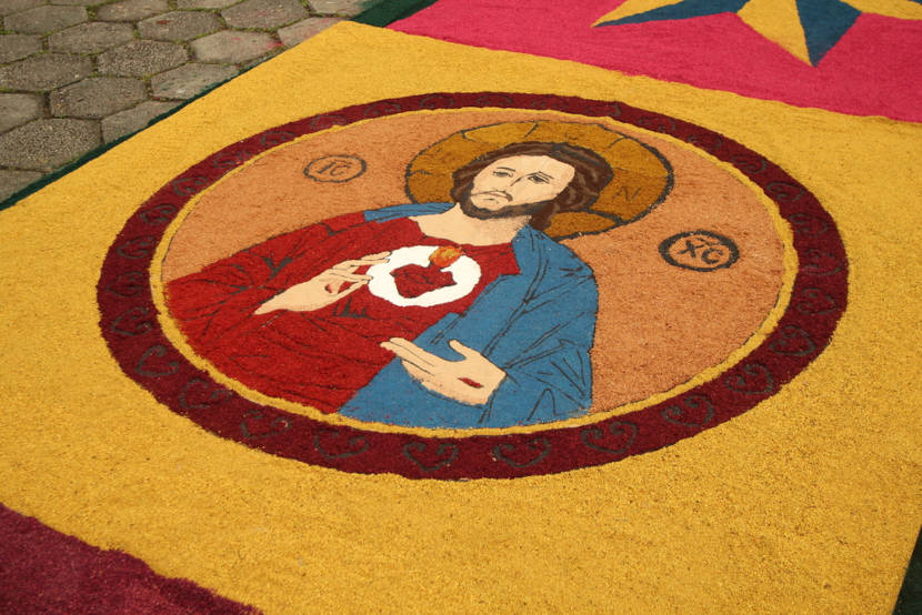Tapete confeccionado durante o Corpus Christi.