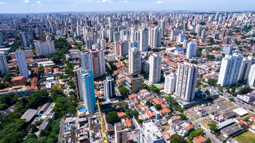 Região urbana de uma cidade evidenciando o processo de urbanização.