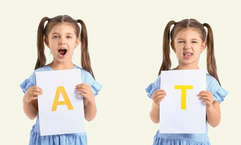Duas imagens de uma menina segurando cartaz e pronunciando a vogal A e a consoante T.
