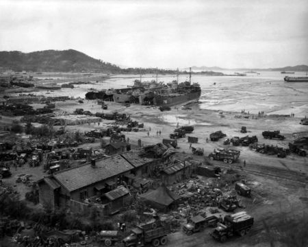 Tropas americanas sendo desembarcadas em Inchon, em setembro de 1950