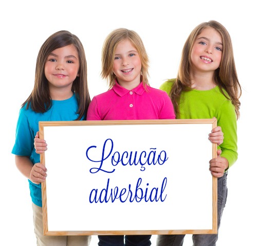 As locuções adverbiais são formadas por duas ou mais palavras com função adverbial.
