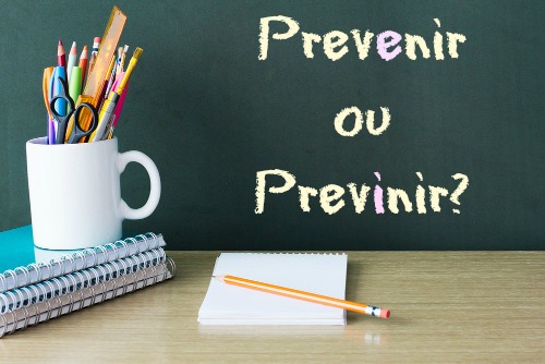 Prevenir é um verbo regular que tem o significado de “evitar que algo aconteça”
