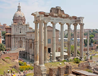 Foto das ruínas do Fórum Romano, na cidade de Roma, Itália