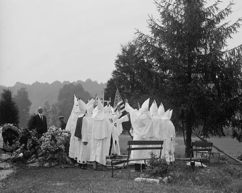Uma reunião da Ku Klux Klan em 1923