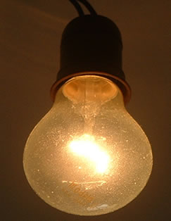 Percebemos a eletricidade através do funcionamento de uma lâmpada elétrica